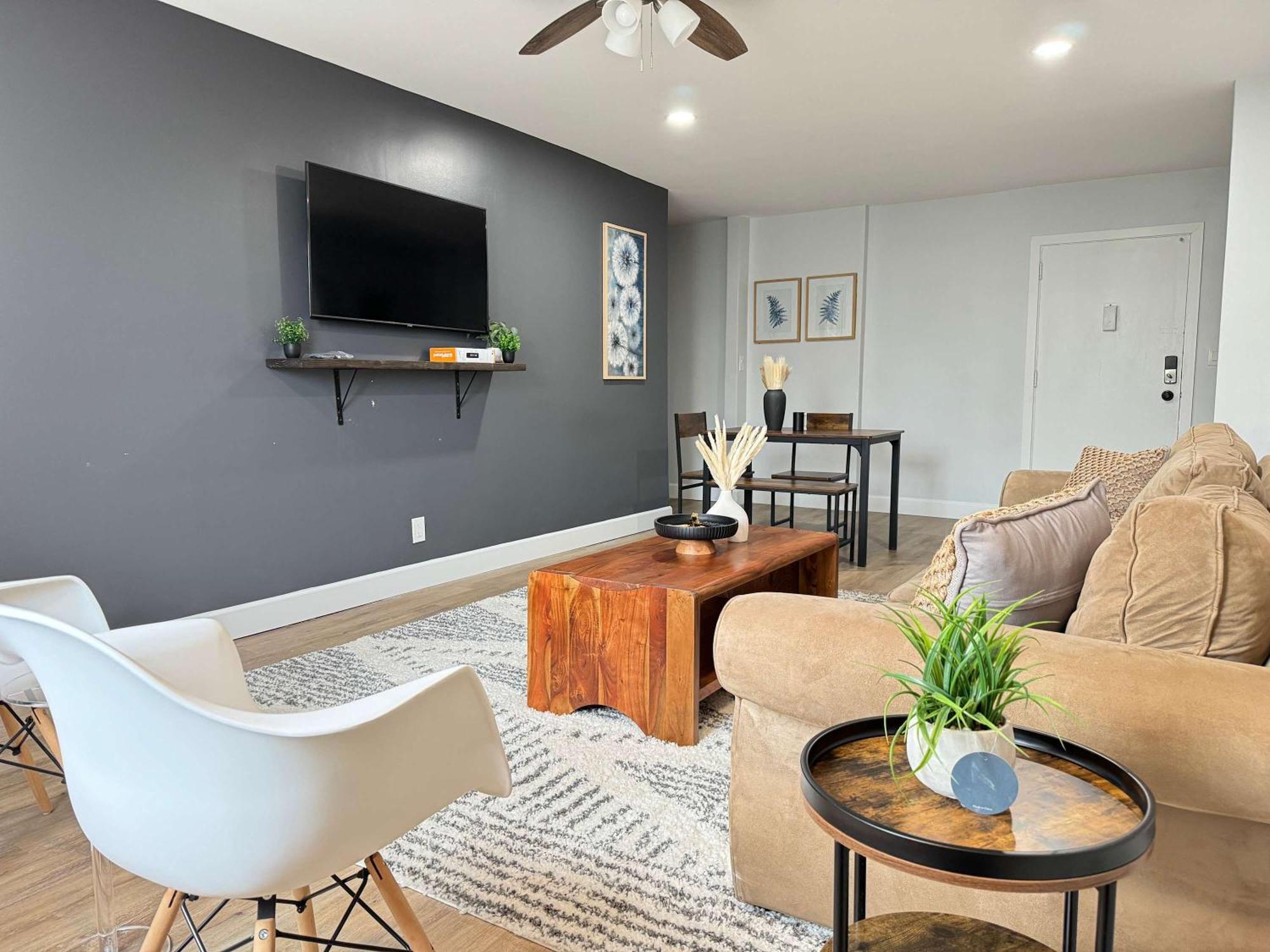View Newly Renovated 5 Beds With Free Parking Lm406 *